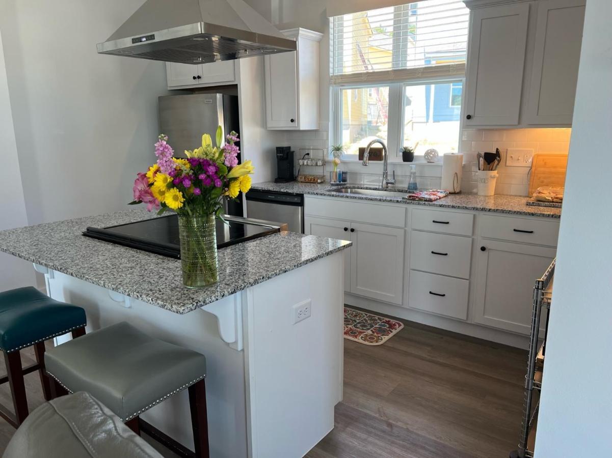 New Centennial Park Luxury Smart Home W Courtyard Fayetteville Eksteriør billede