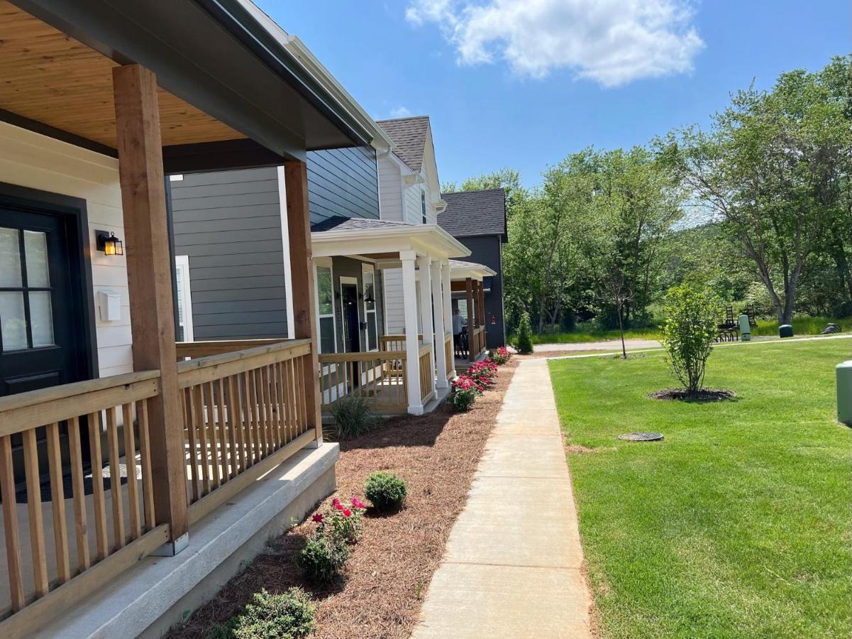 New Centennial Park Luxury Smart Home W Courtyard Fayetteville Eksteriør billede