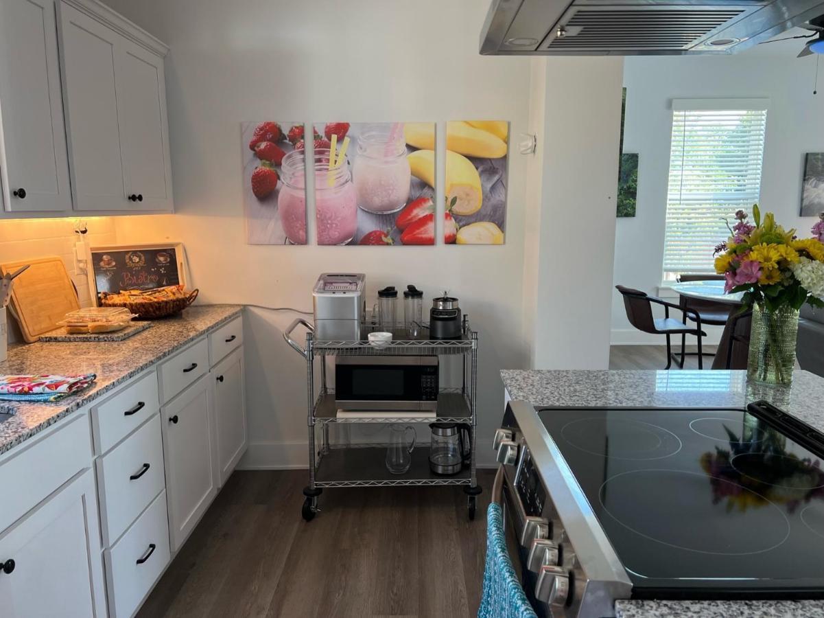 New Centennial Park Luxury Smart Home W Courtyard Fayetteville Eksteriør billede