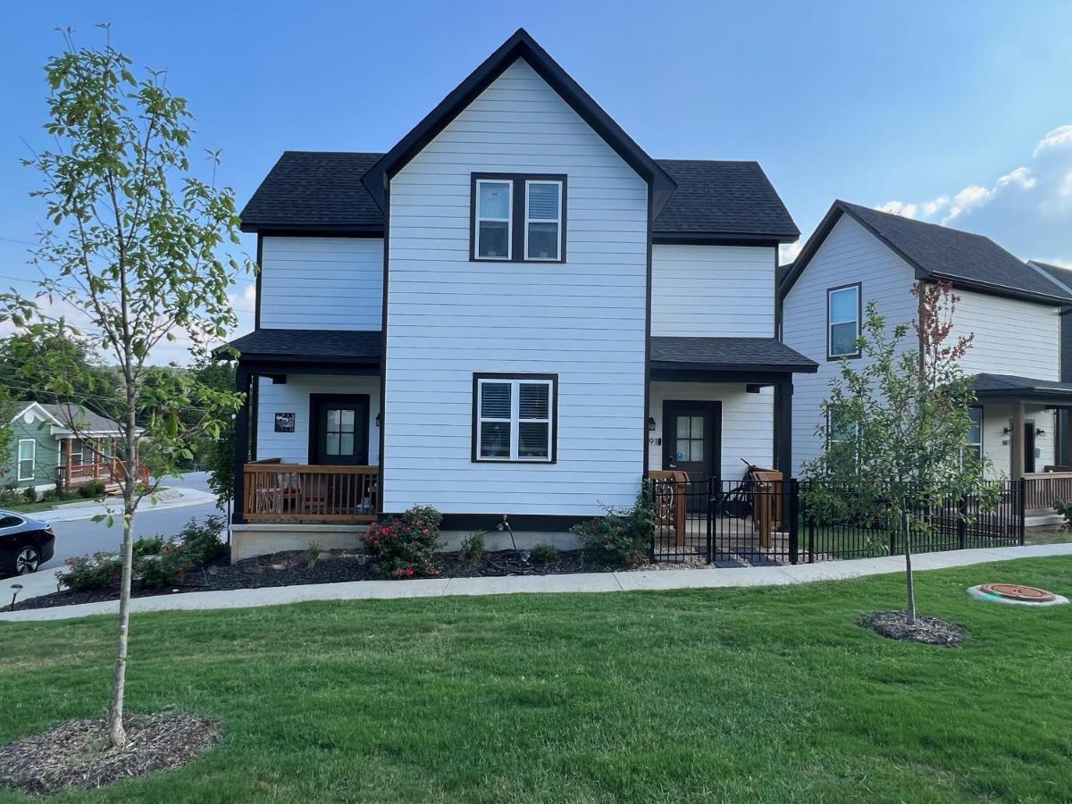 New Centennial Park Luxury Smart Home W Courtyard Fayetteville Eksteriør billede