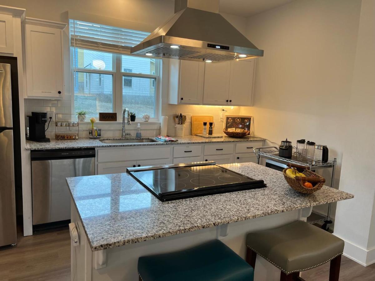 New Centennial Park Luxury Smart Home W Courtyard Fayetteville Eksteriør billede