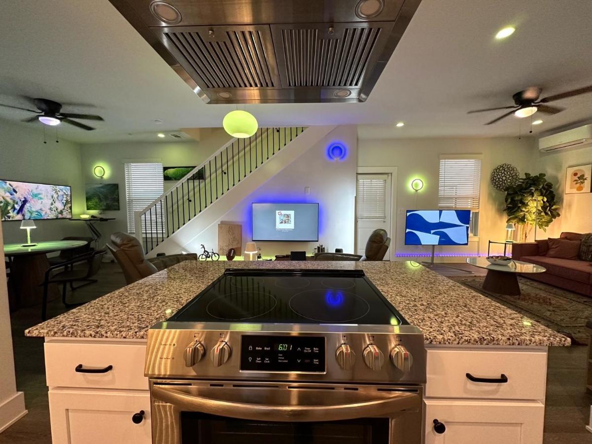 New Centennial Park Luxury Smart Home W Courtyard Fayetteville Eksteriør billede